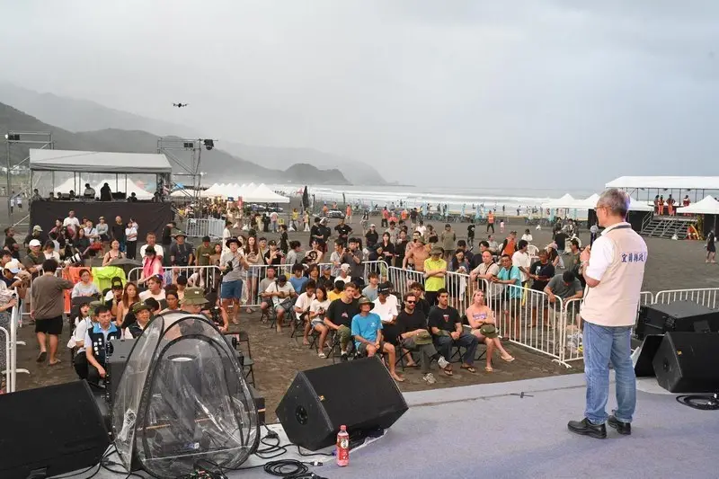外澳罟浪祭熱浪收官~8組衝浪冠軍出爐煙火點亮外澳夜空