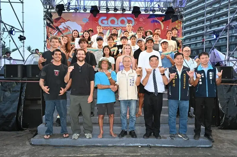 外澳罟浪祭熱浪收官~8組衝浪冠軍出爐煙火點亮外澳夜空