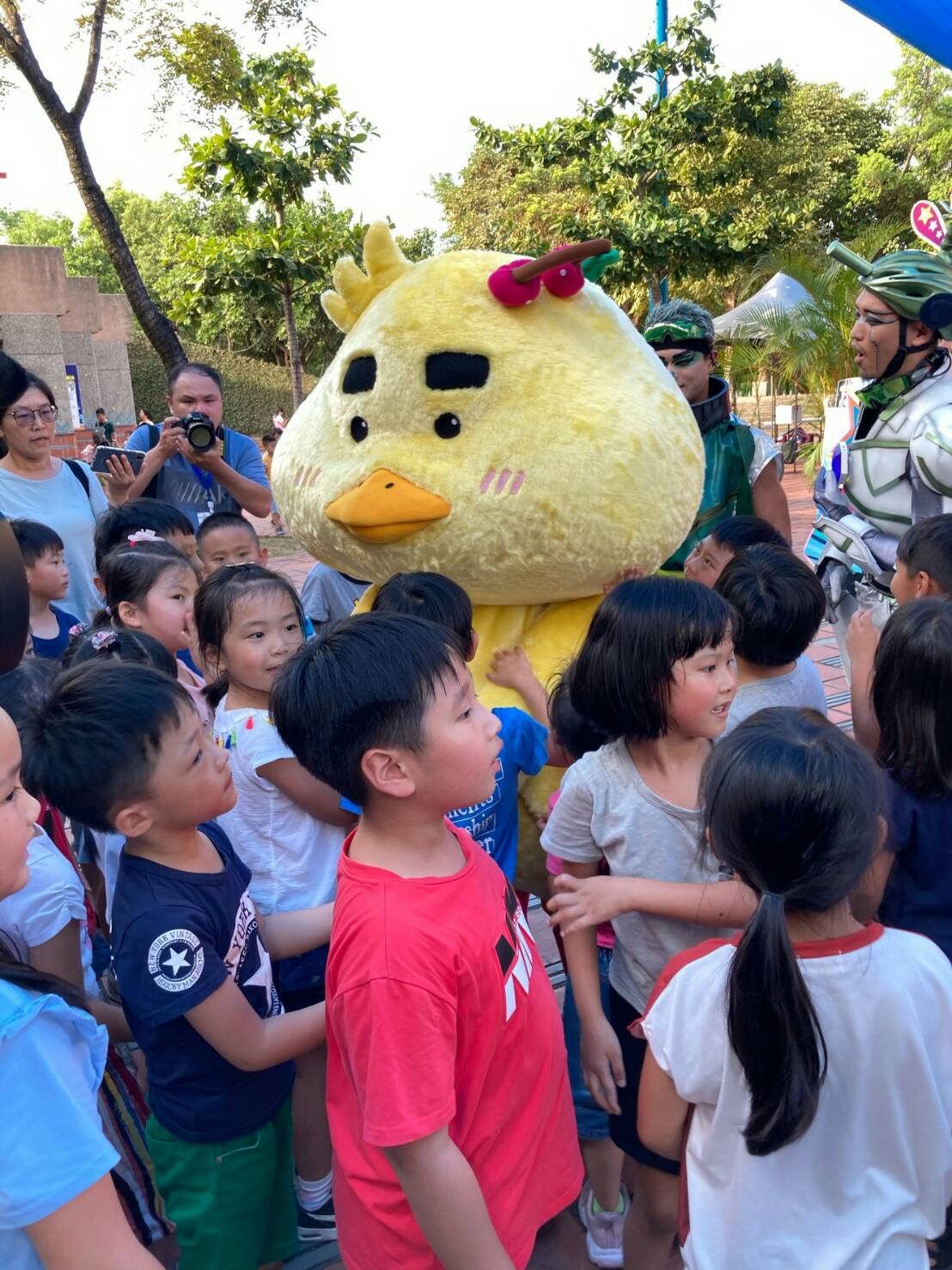 宜蘭特色吉祥物「宜比鴨」 現身童玩星光樂園成兒童最愛