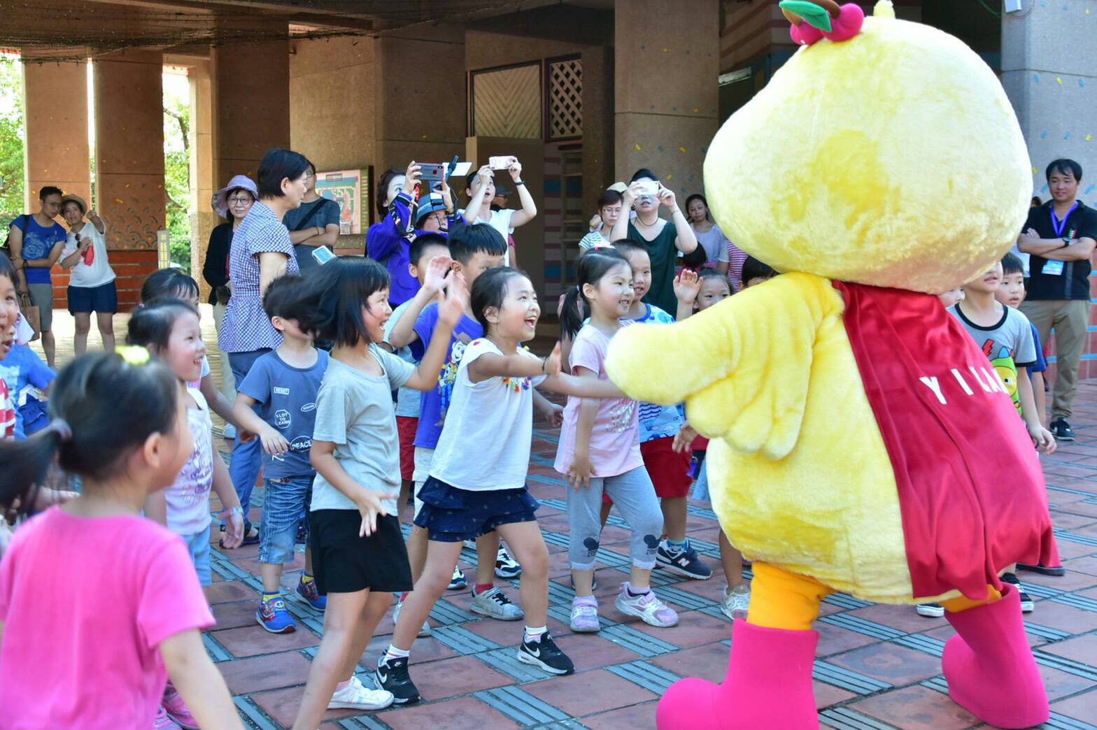 宜蘭特色吉祥物「宜比鴨」 現身童玩星光樂園成兒童最愛