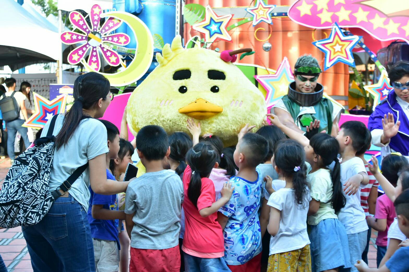 宜蘭特色吉祥物「宜比鴨」 現身童玩星光樂園成兒童最愛