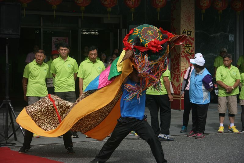 羅東鎮舞獅迎接聖火來到