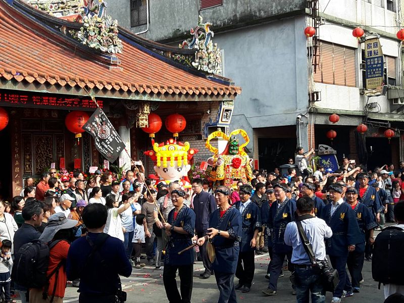 副縣長黃適超開道，代理縣長陳金德，五結鄉長簡松樹遊街