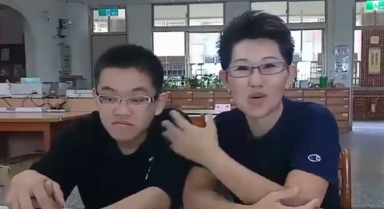 另一扇窗的故事/ 宜蘭特教21年首位街頭藝人~阿乾如何努力