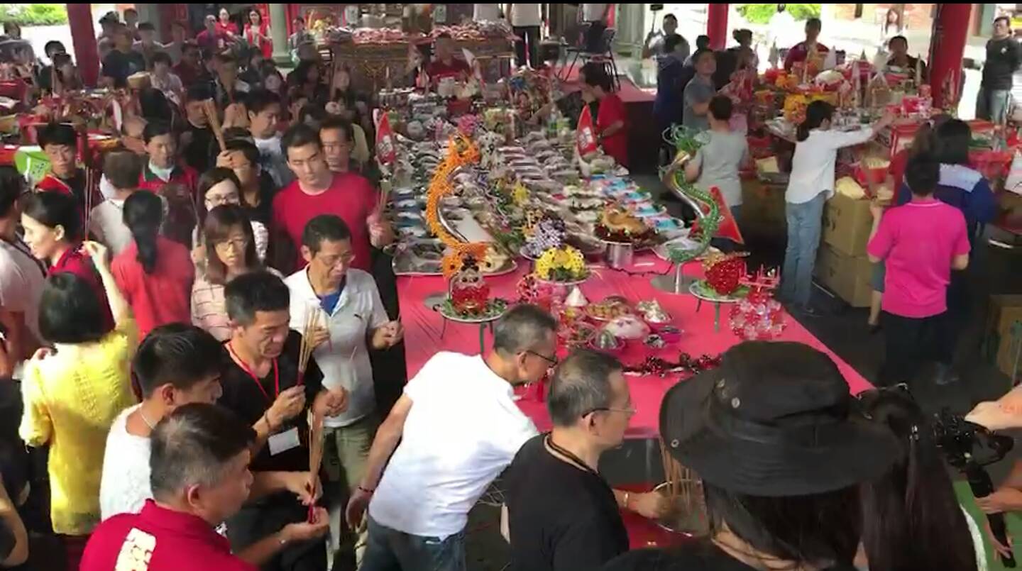 傳藝文昌祠眾店舖爭博頭家爐主 新任爐主-燭火相傳