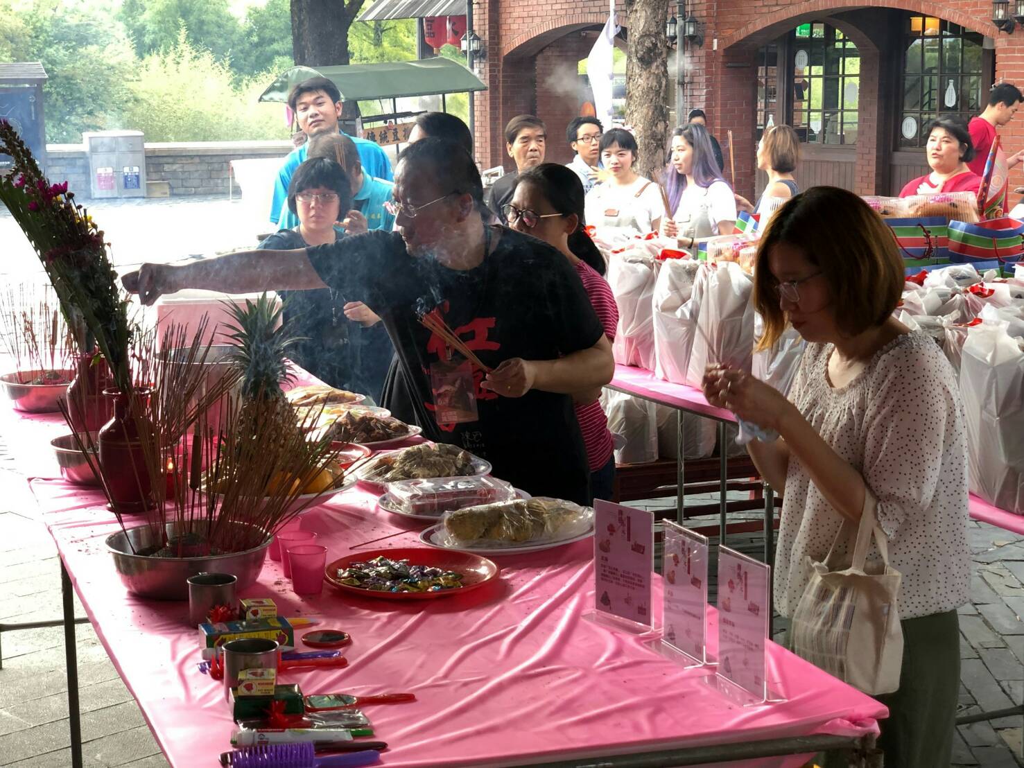 傳藝文昌祠眾店舖爭博頭家爐主 新任爐主-燭火相傳