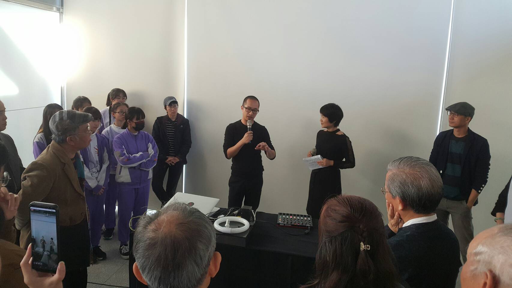 集聲光、視覺、聽覺及音樂雷射科技 藝術家姚仲涵在文化工場展出