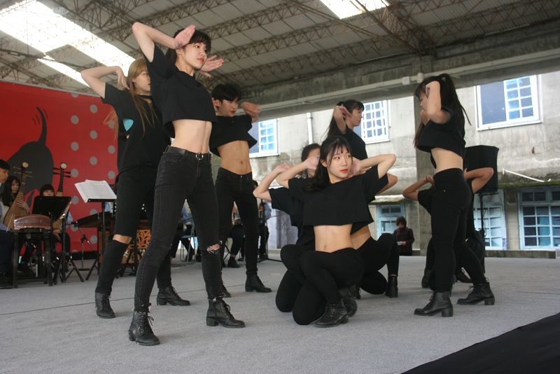 宜蘭高商學生表演勁歌熱舞