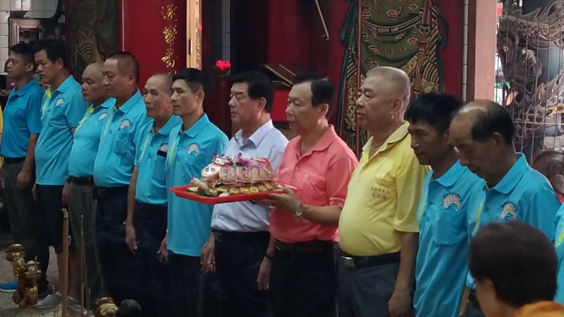 蘇澳鎮長陳金麟帶領位里長祭拜土地公