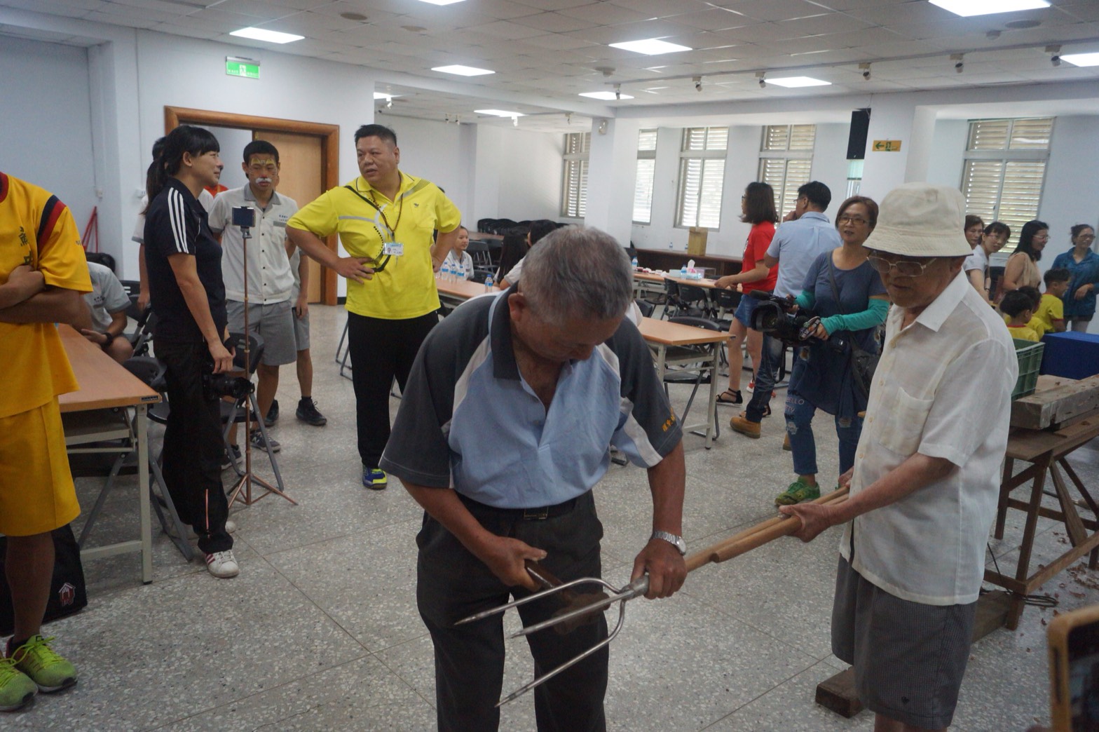 現年81歲的南方澳「削鏢篙」老師傅張柏霖