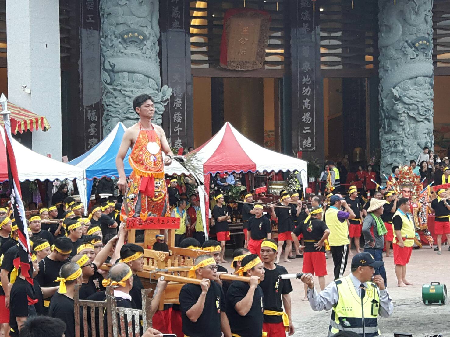 二結王公文化節掠童乩跳過火 新舊童乩完成世代交替 | 葛瑪蘭新聞網