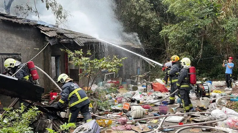 五結季水路平房火警消防搶救現場