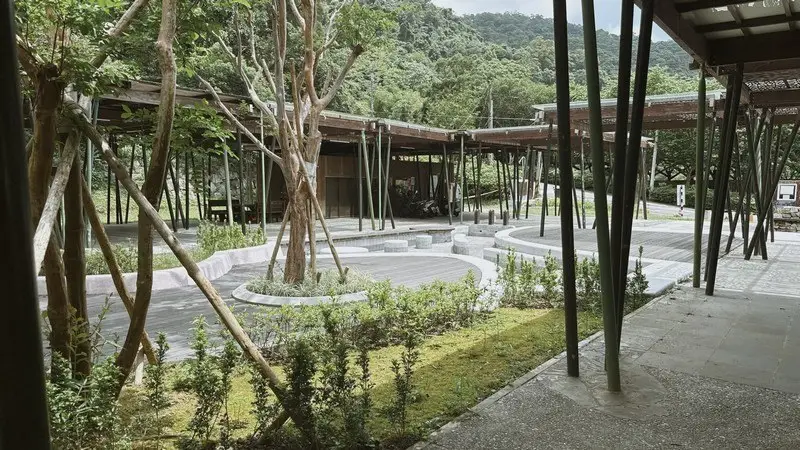五峰旗遊憩品質提升工程將疏濬材料與木材再利用,落實循環永續