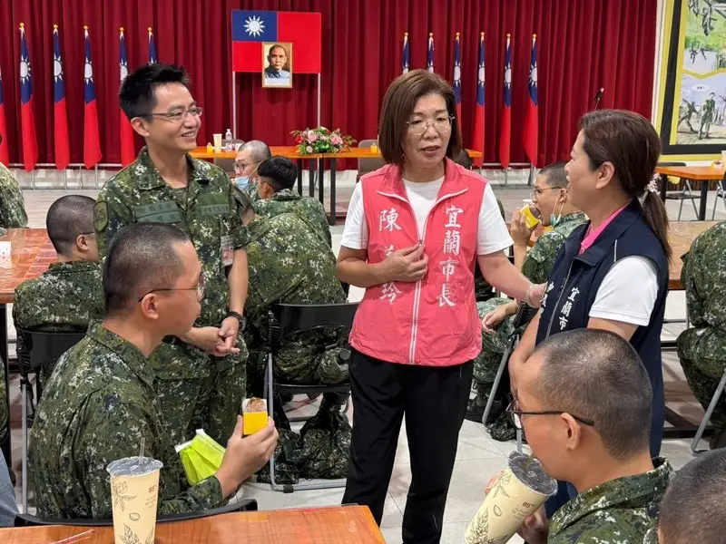宜蘭市中秋勞軍送暖~陳美玲率隊赴金六結致贈20萬元慰勞金