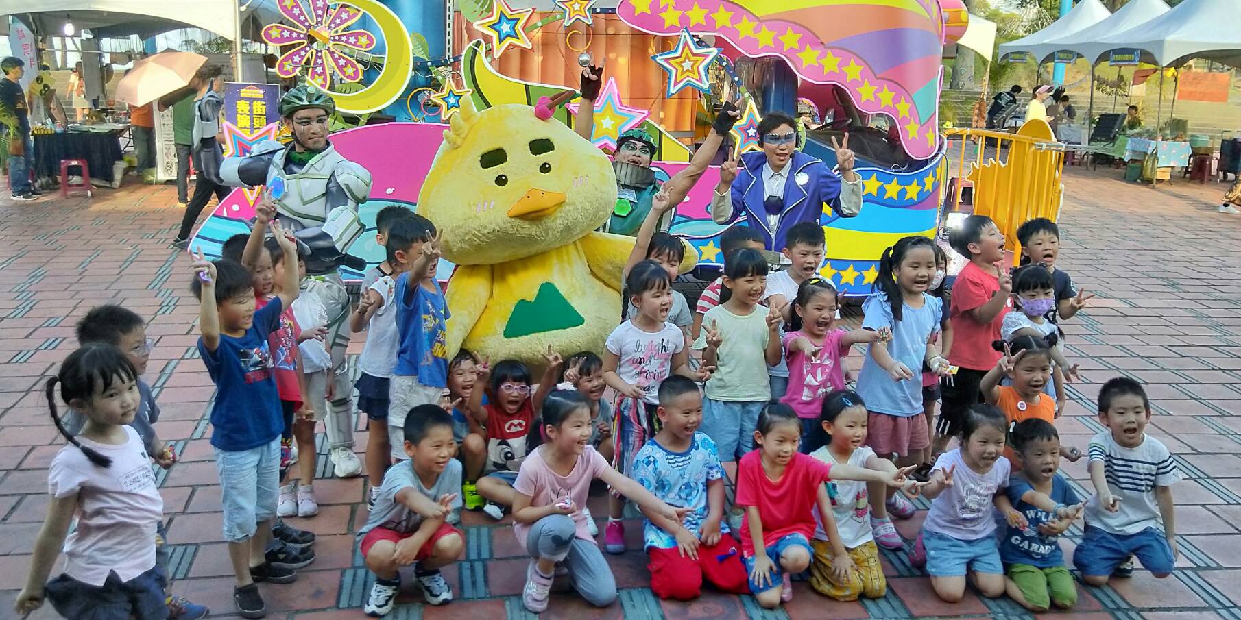 高人氣吉祥物「宜比鴨」 童玩星光樂園擔任觀光大使