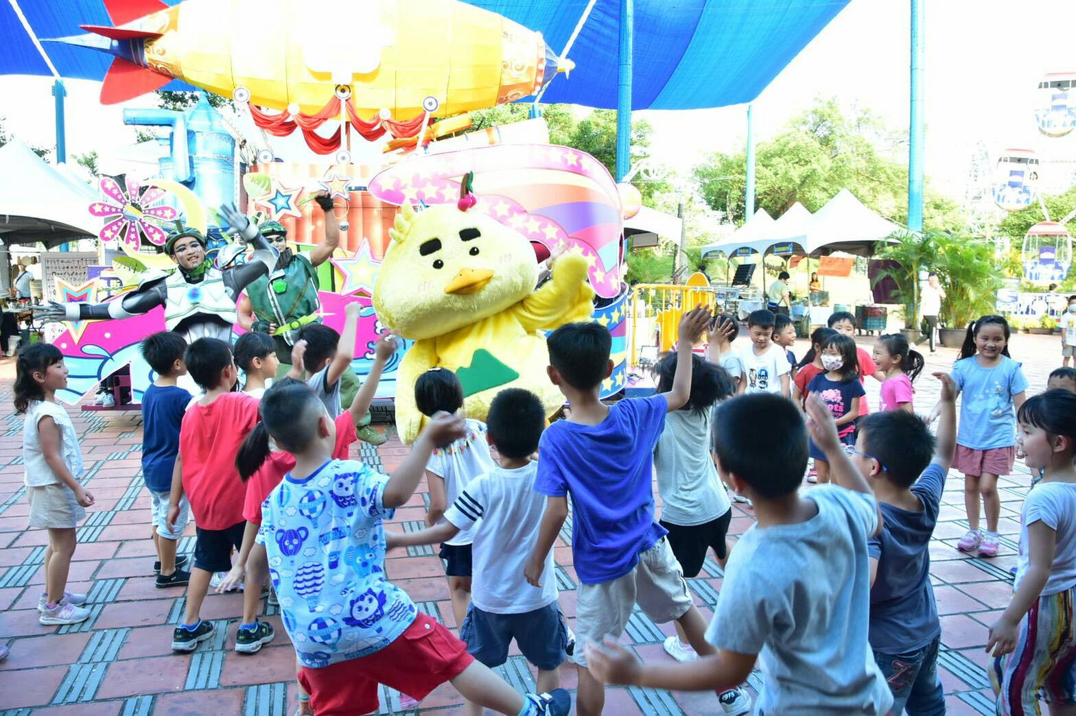 高人氣吉祥物「宜比鴨」 童玩星光樂園擔任觀光大使