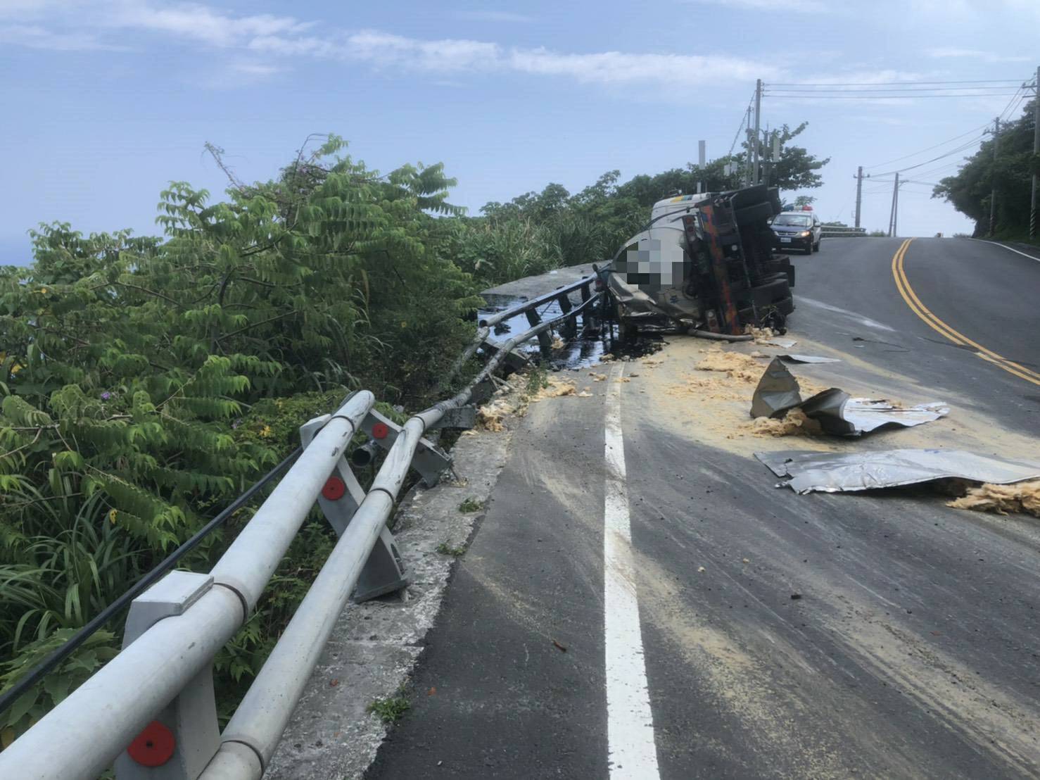 蘇花公路曳引車自撞翻覆