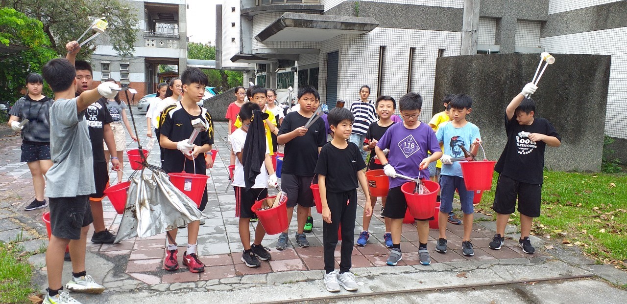 傑出校友林姿妙返母校羅東國小參加畢典 驚喜印記拚圖和印章