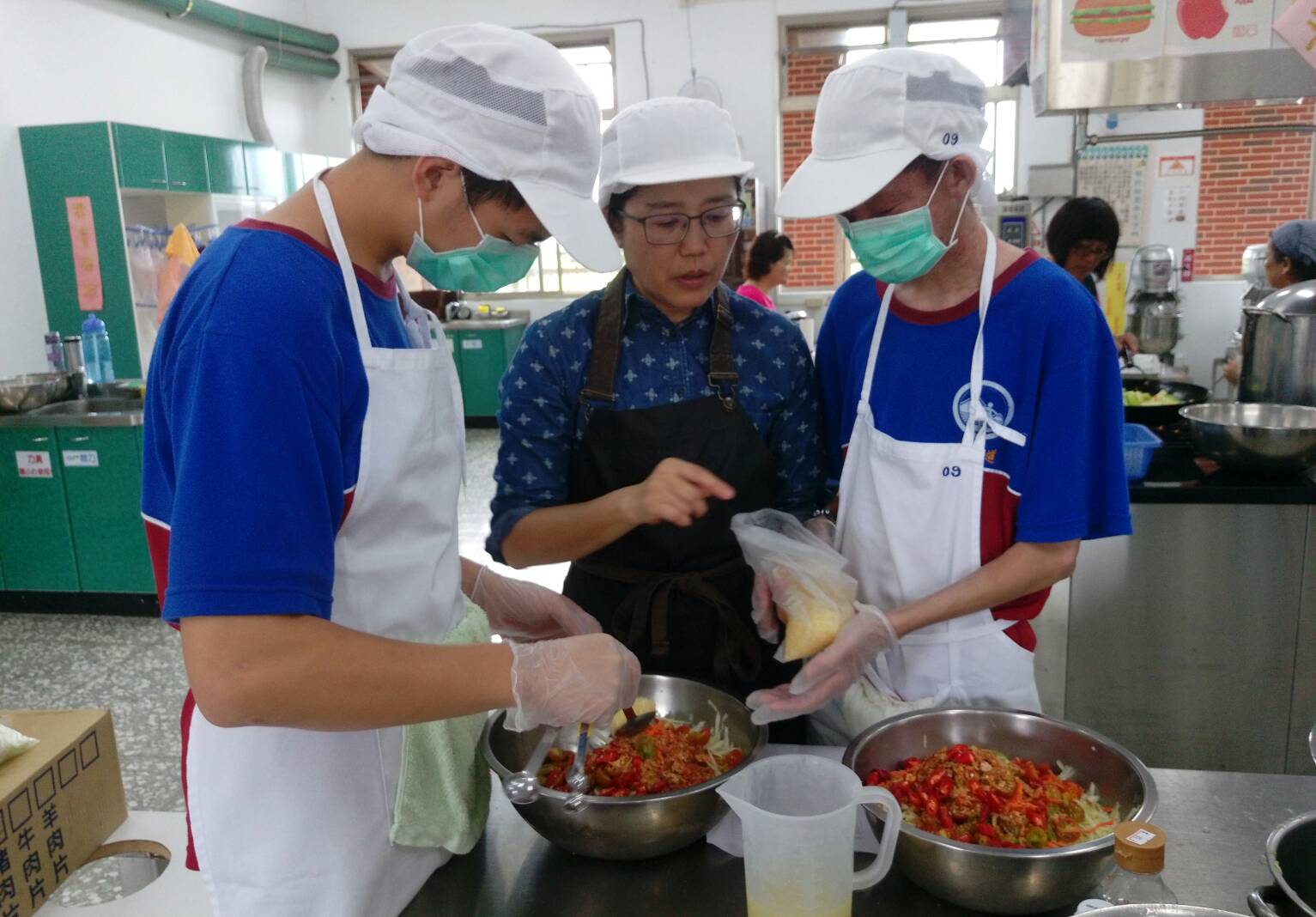 特殊教育報導/系列四~宜蘭特教生結合社區居民辦桌 全國所創