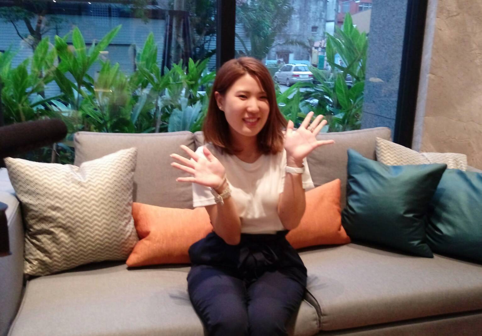 漂海相機失主椿原世梨奈夜抵蘇澳 國際媒體明星式瘋狂追逐