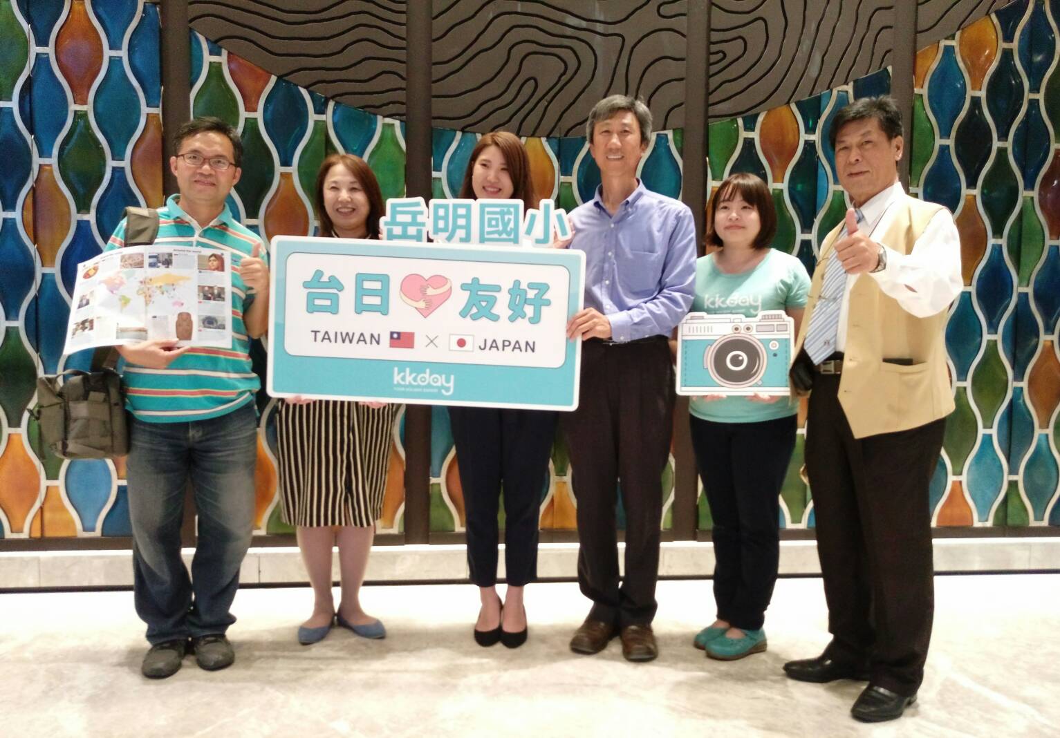 漂海相機失主椿原世梨奈夜抵蘇澳 國際媒體明星式瘋狂追逐