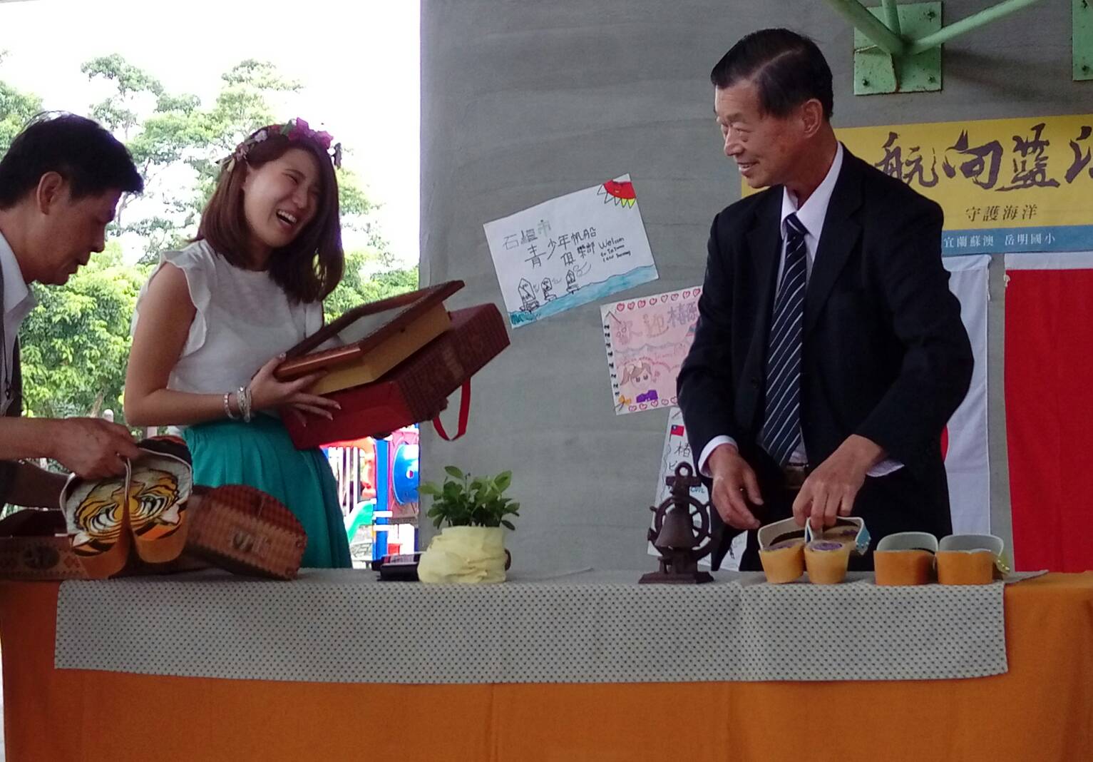 漂海相機主人椿原小姐哭了 漂流近千日終物歸原主