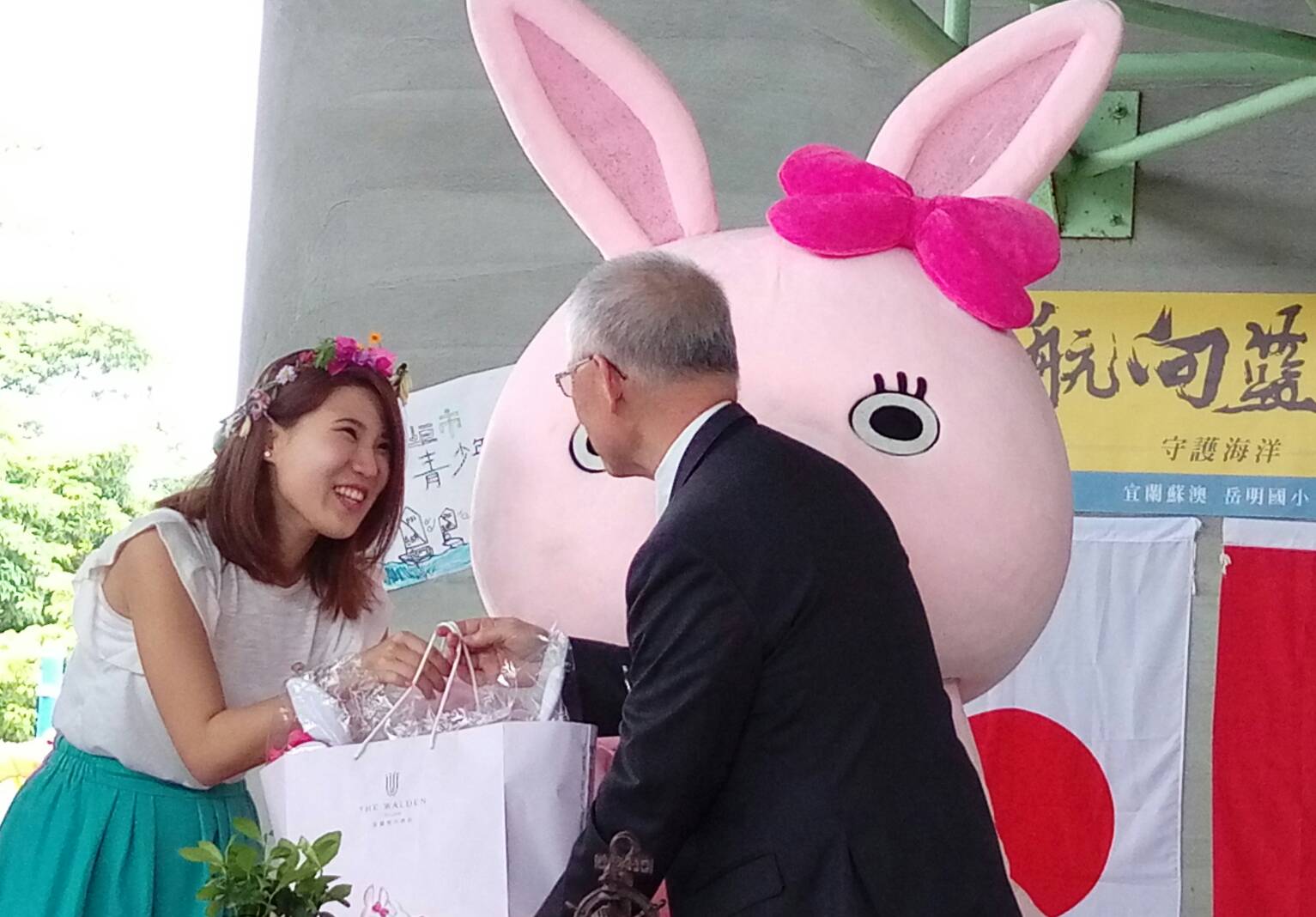 漂海相機主人椿原小姐哭了 漂流近千日終物歸原主