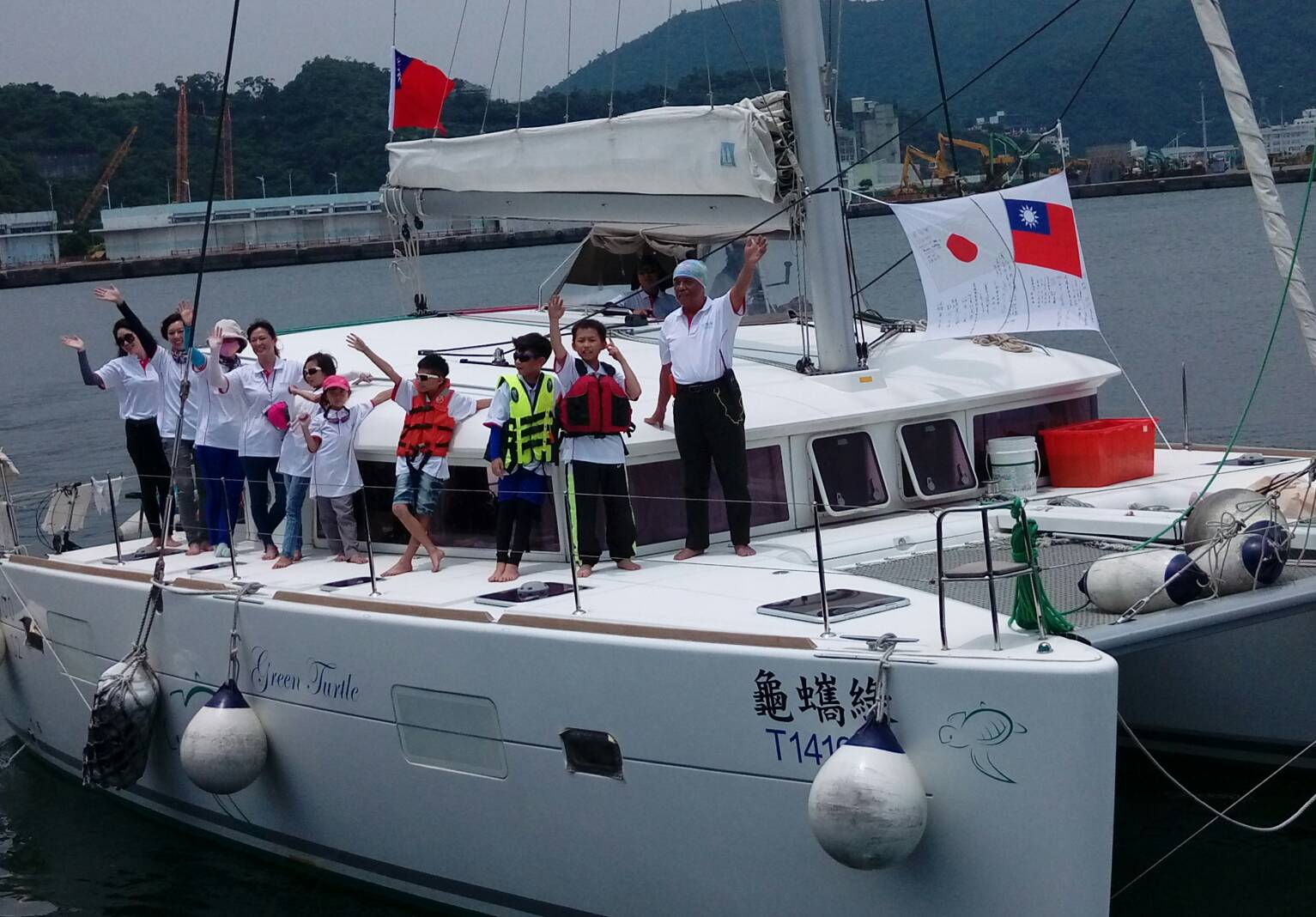 岳明海洋之子光腳號首航 橫渡黑潮勇闖石垣島