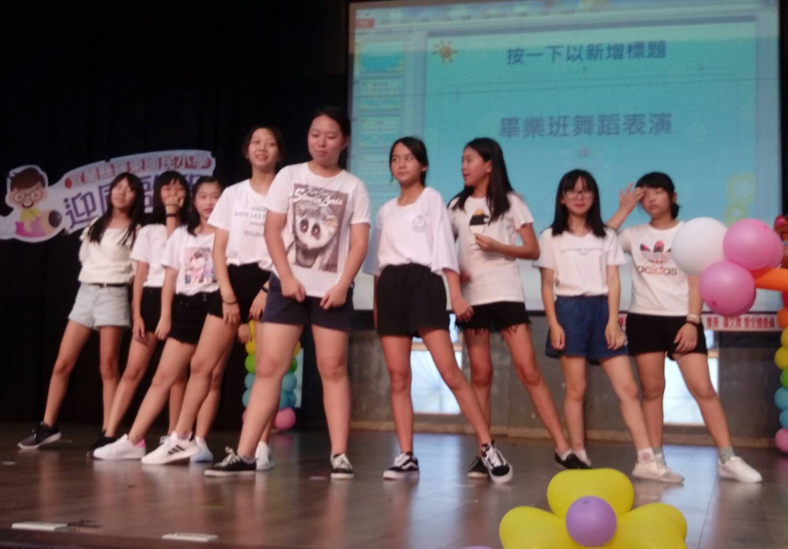 傑出校友林姿妙返母校羅東國小參加畢典 驚喜印記拚圖和印章