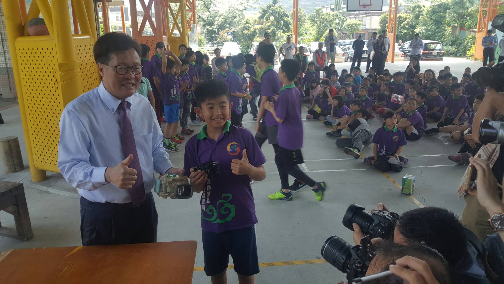 漂海相機被評為十大世界新聞 我國旗也登上英國媒體