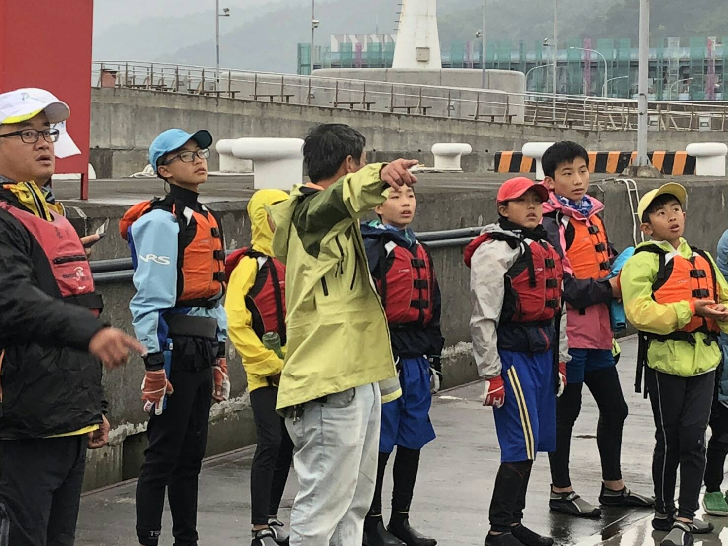 岳明國小帆船隊為航向藍海活動作最後準備(照片/岳明國小提供)