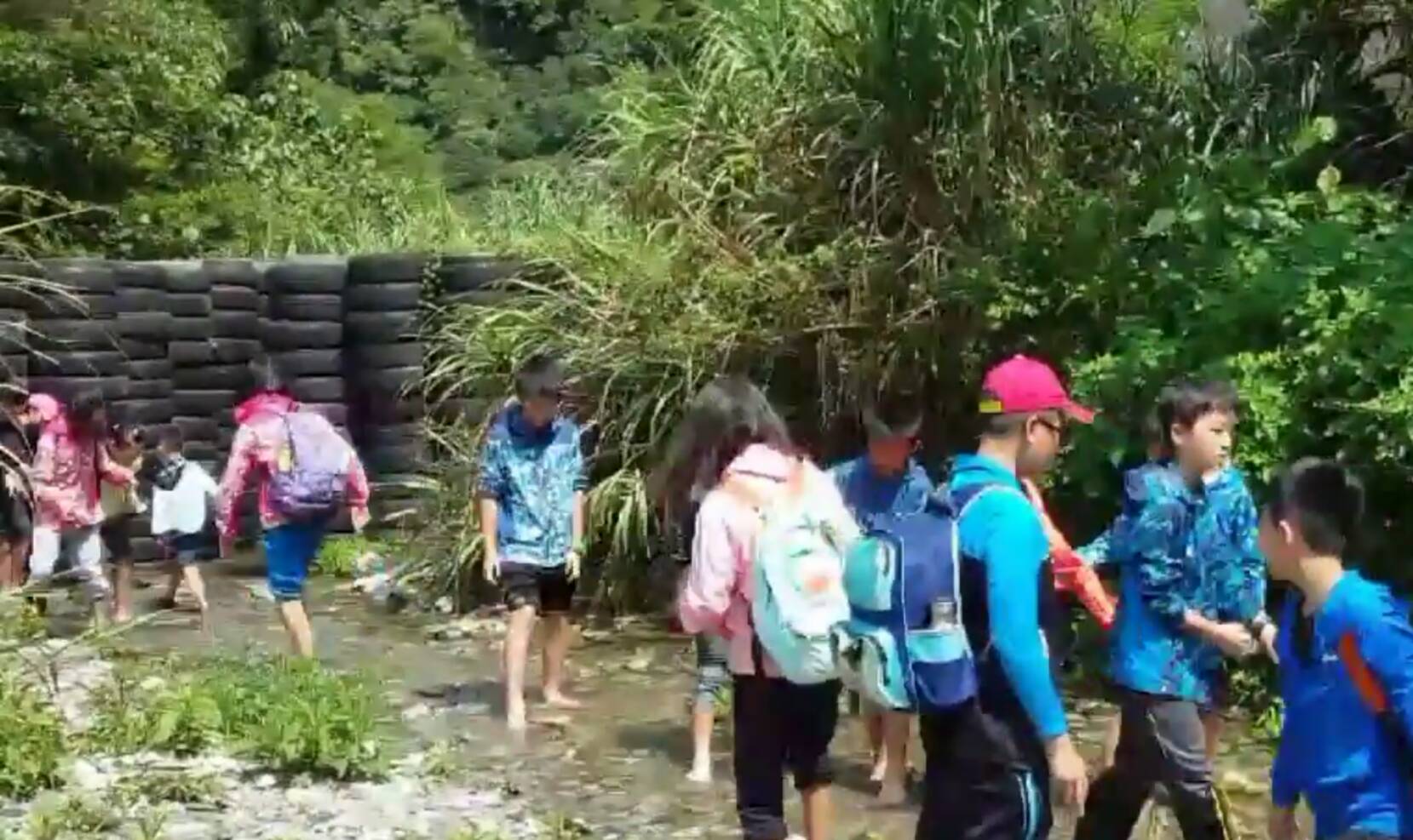 板橋國小書香傳愛 蘭陽溯溪叭浪嗨翻天