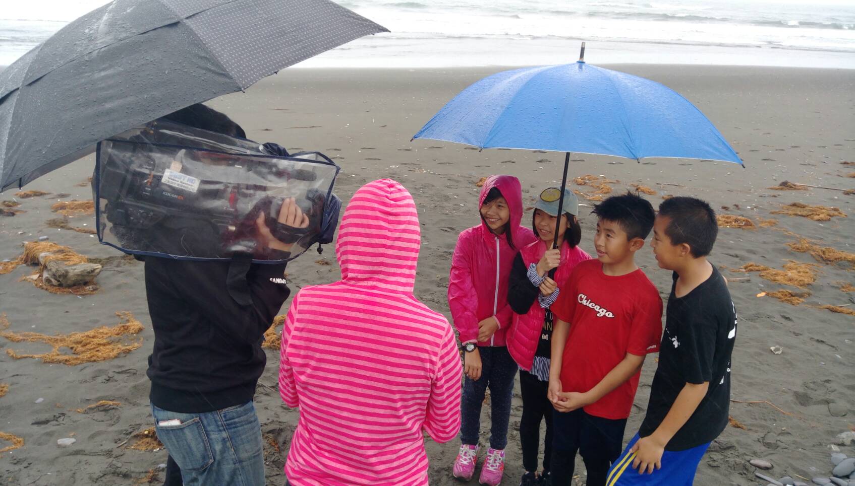 漂海相機牽起臺日情誼 日本富士電視至岳明國小直播