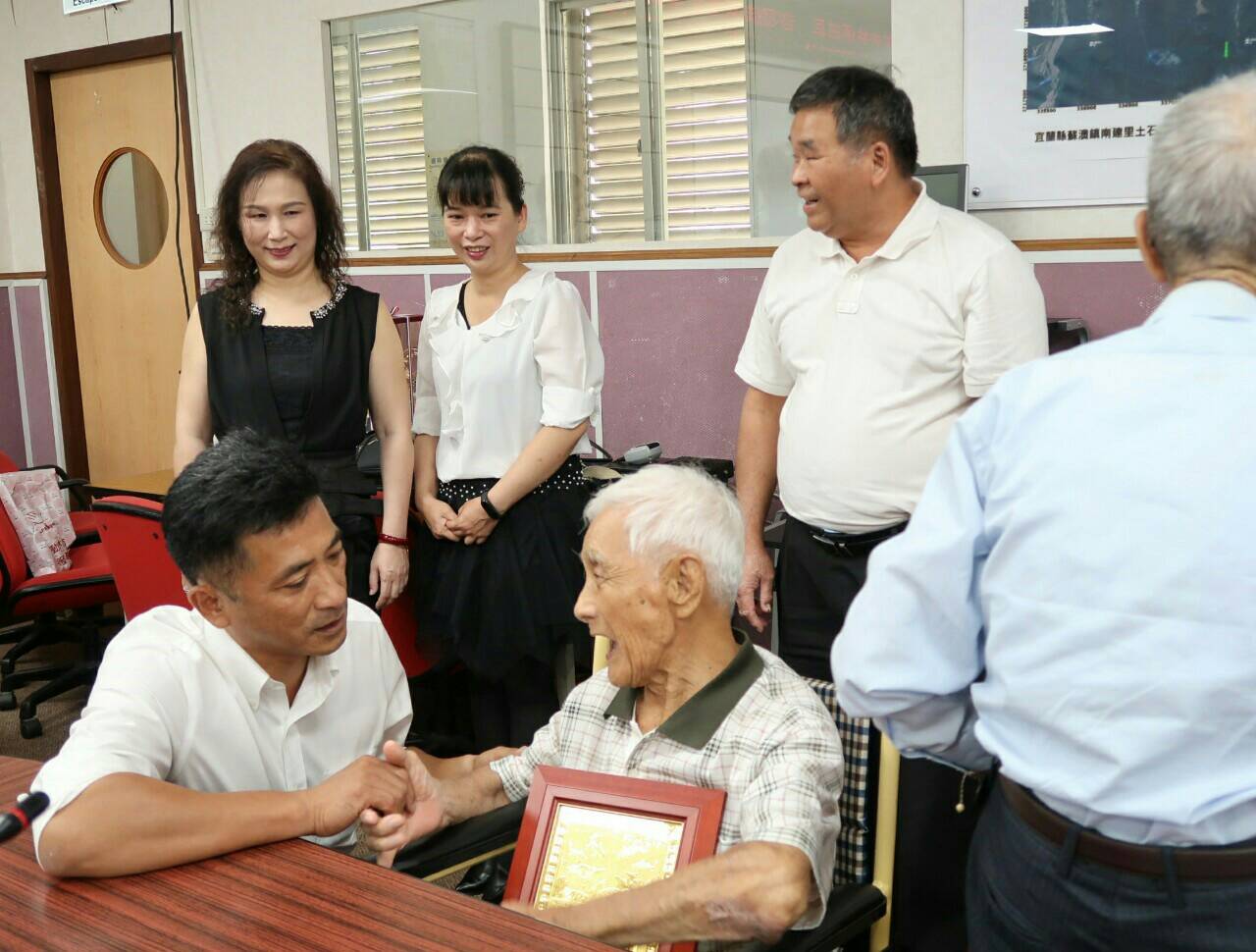 蕭阿添獲內政部表揚特優里長 96歲最高齡鄰長陳林阿對獲縣府表揚