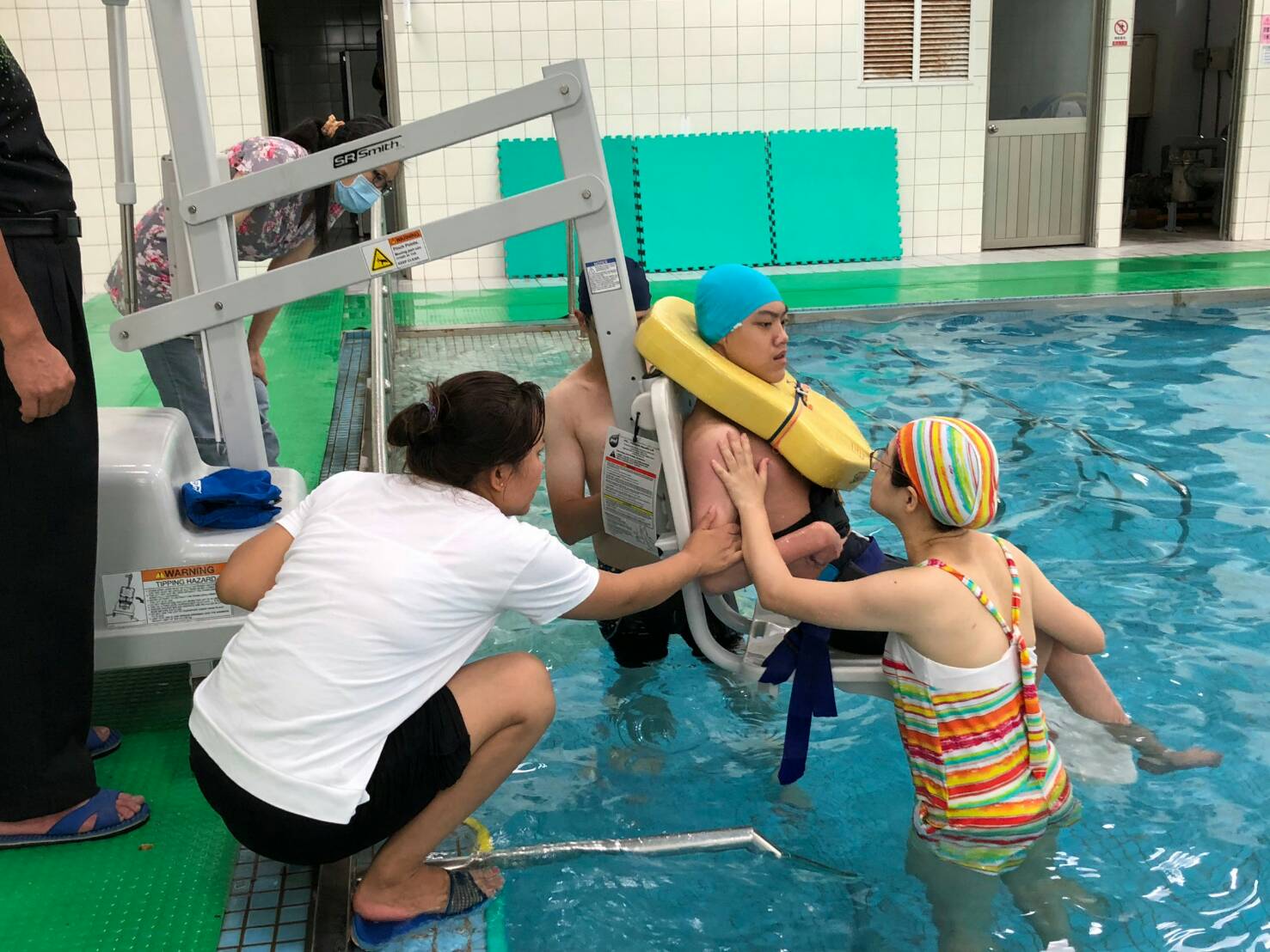 特殊教育報導 / 系列七~ 特教生水中有氧體驗 一堂從頭笑到尾的課程