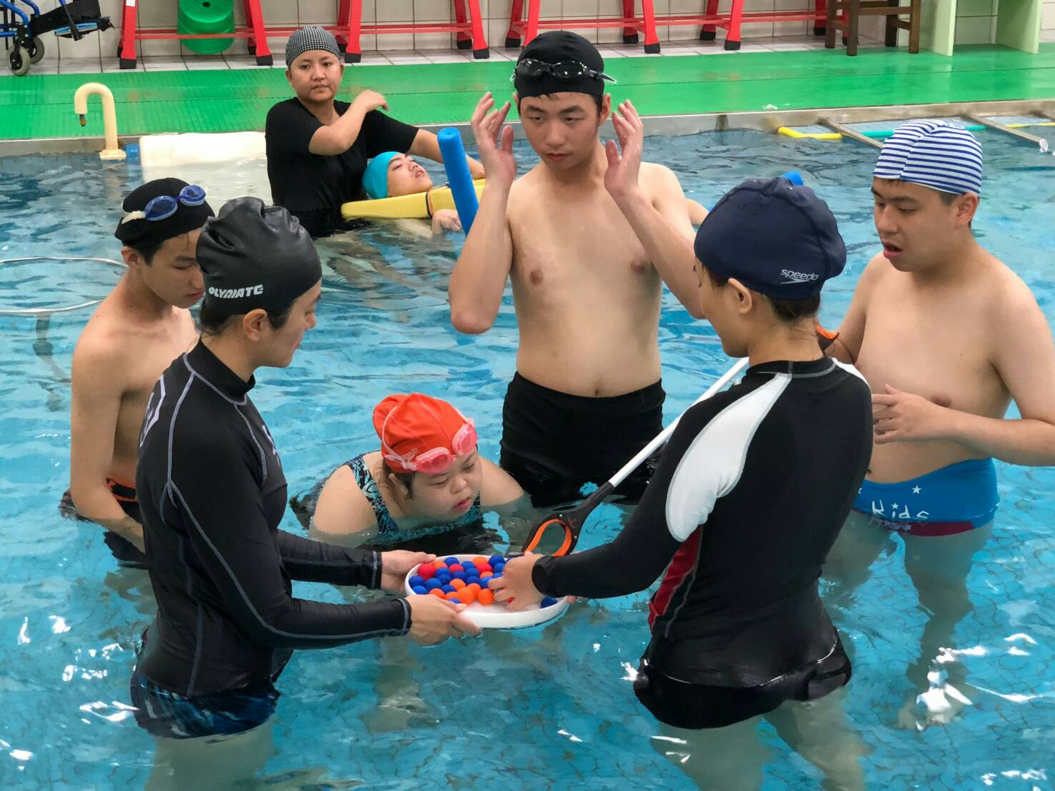 特殊教育報導 / 系列七~ 特教生水中有氧體驗  一堂從頭笑到尾的課程