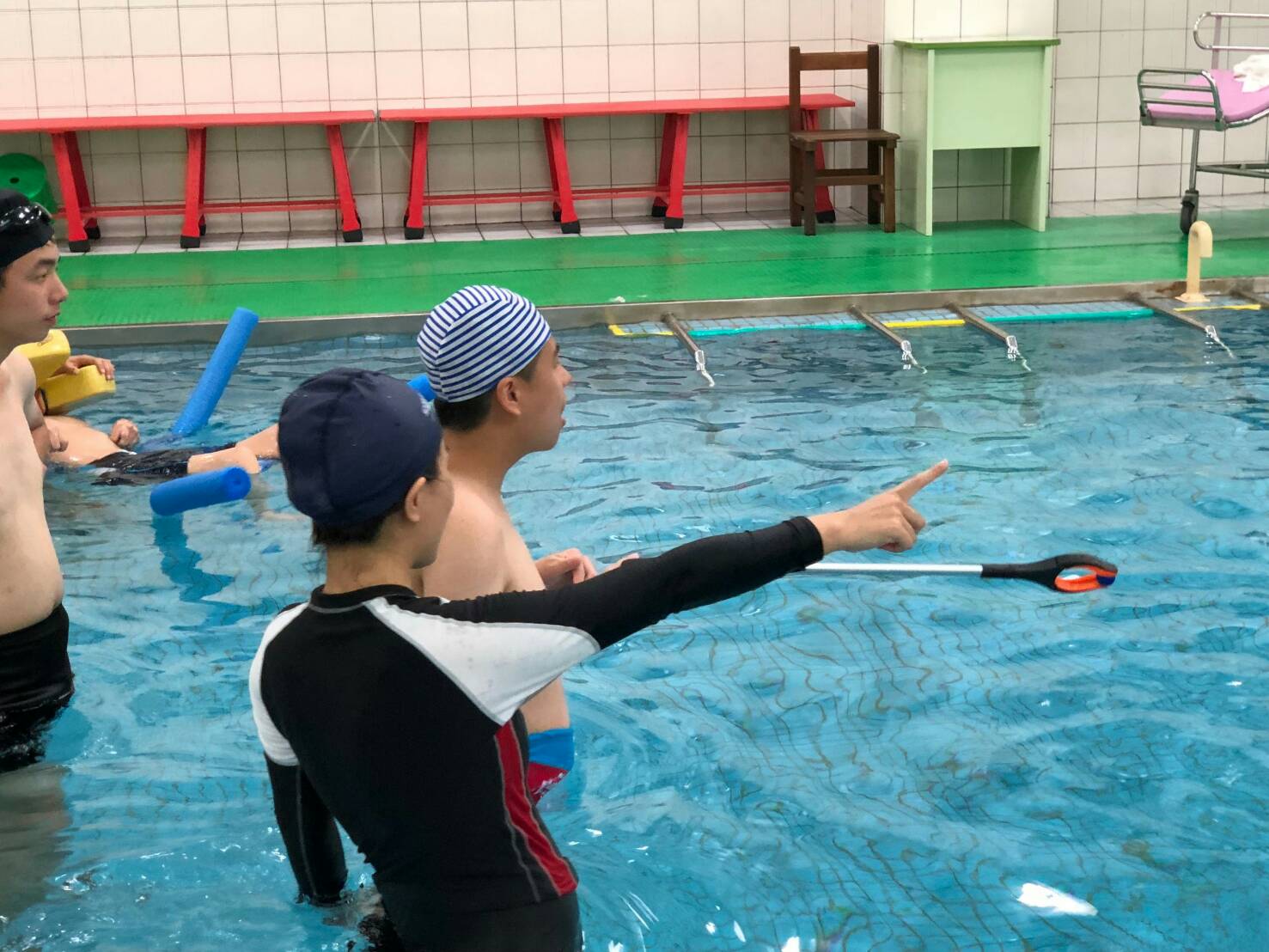 特殊教育報導 / 系列七~ 特教生水中有氧體驗  一堂從頭笑到尾的課程