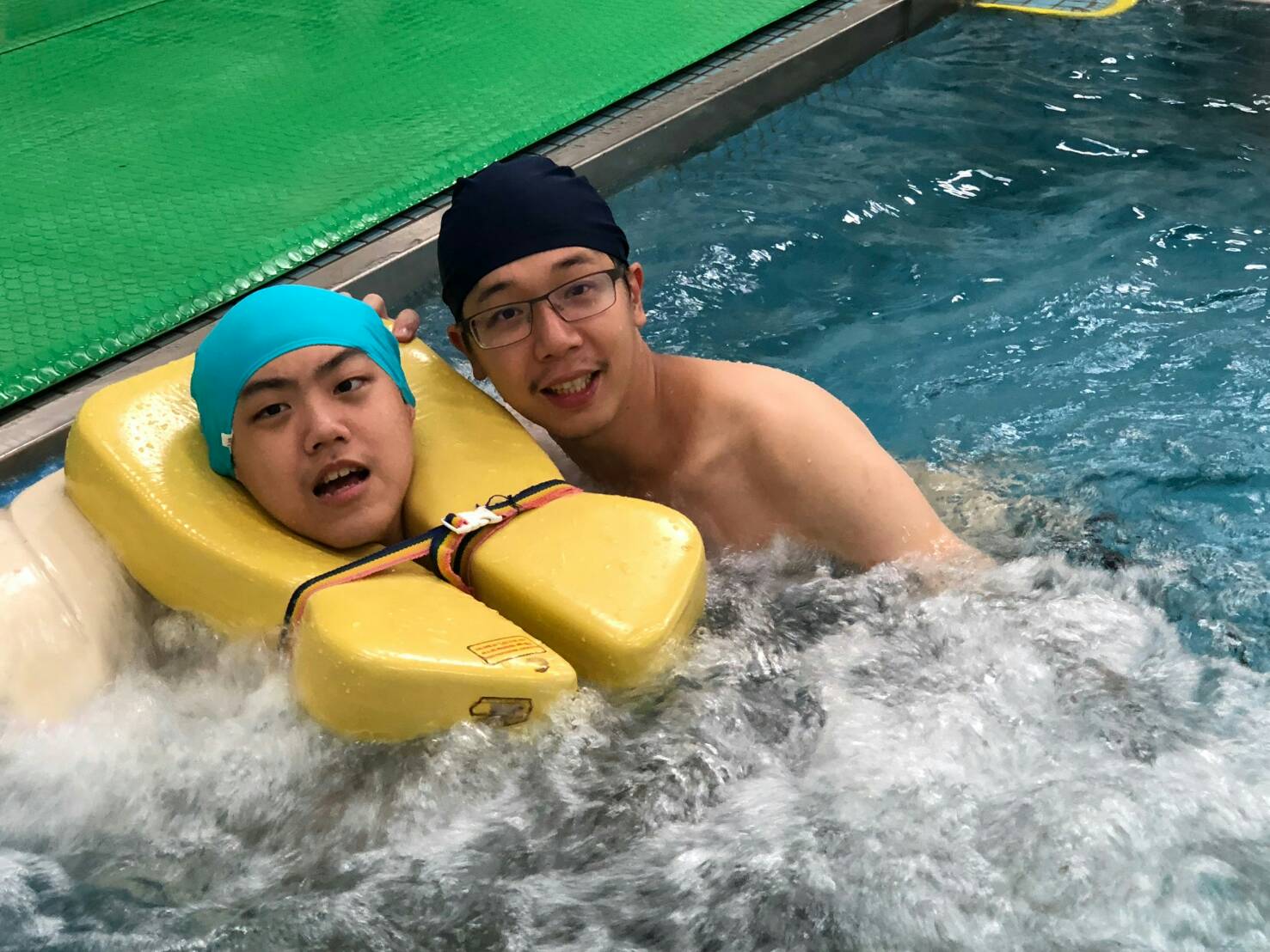 特殊教育報導 / 系列七~ 特教生水中有氧體驗  一堂從頭笑到尾的課程