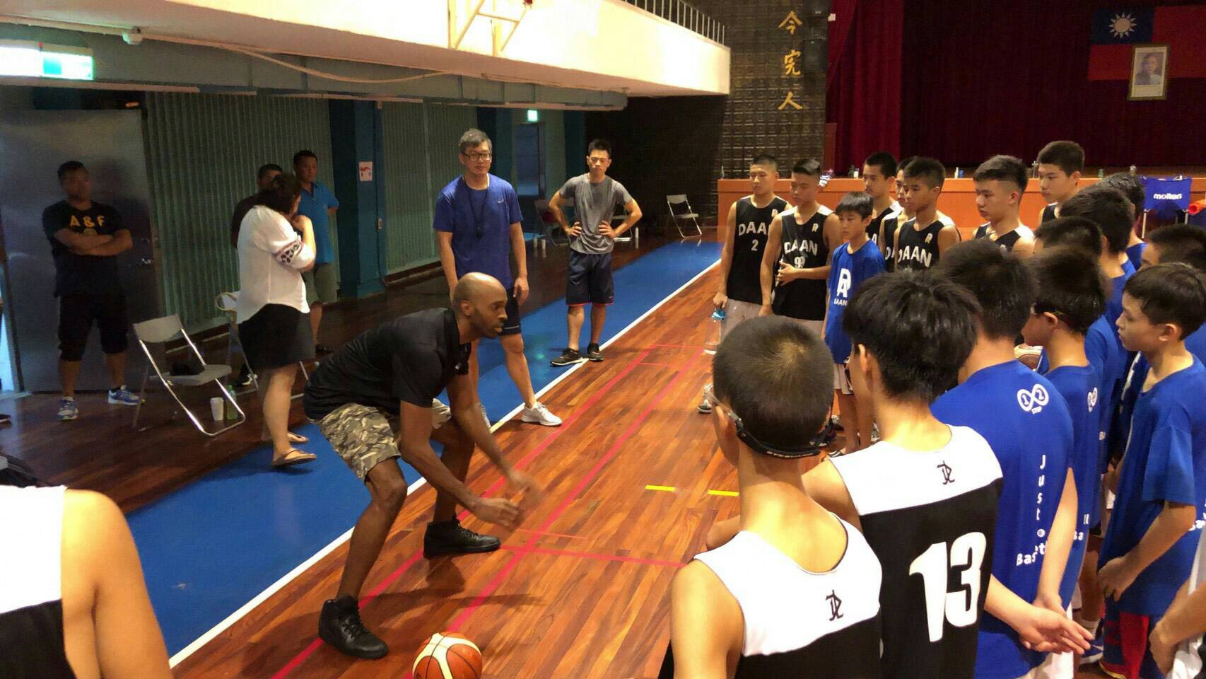 新台灣人戴維斯首訪宜蘭 百位全國籃球教練齊聚宜高體育館 