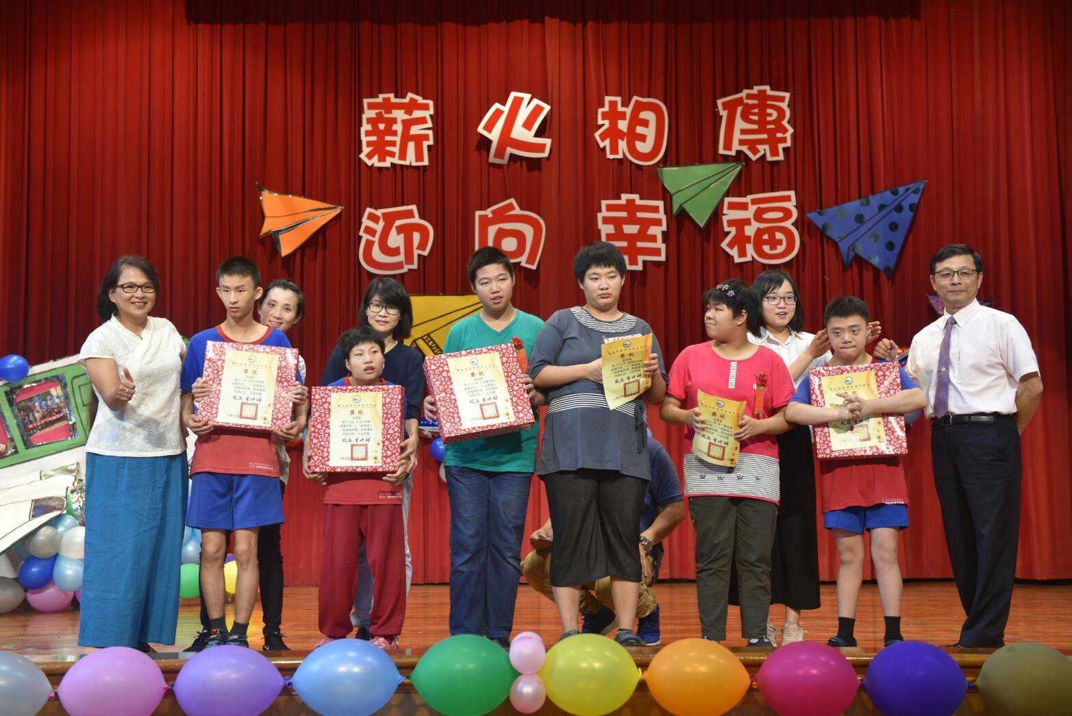  薪火相傳 迎向幸福 不一樣的畢業典禮