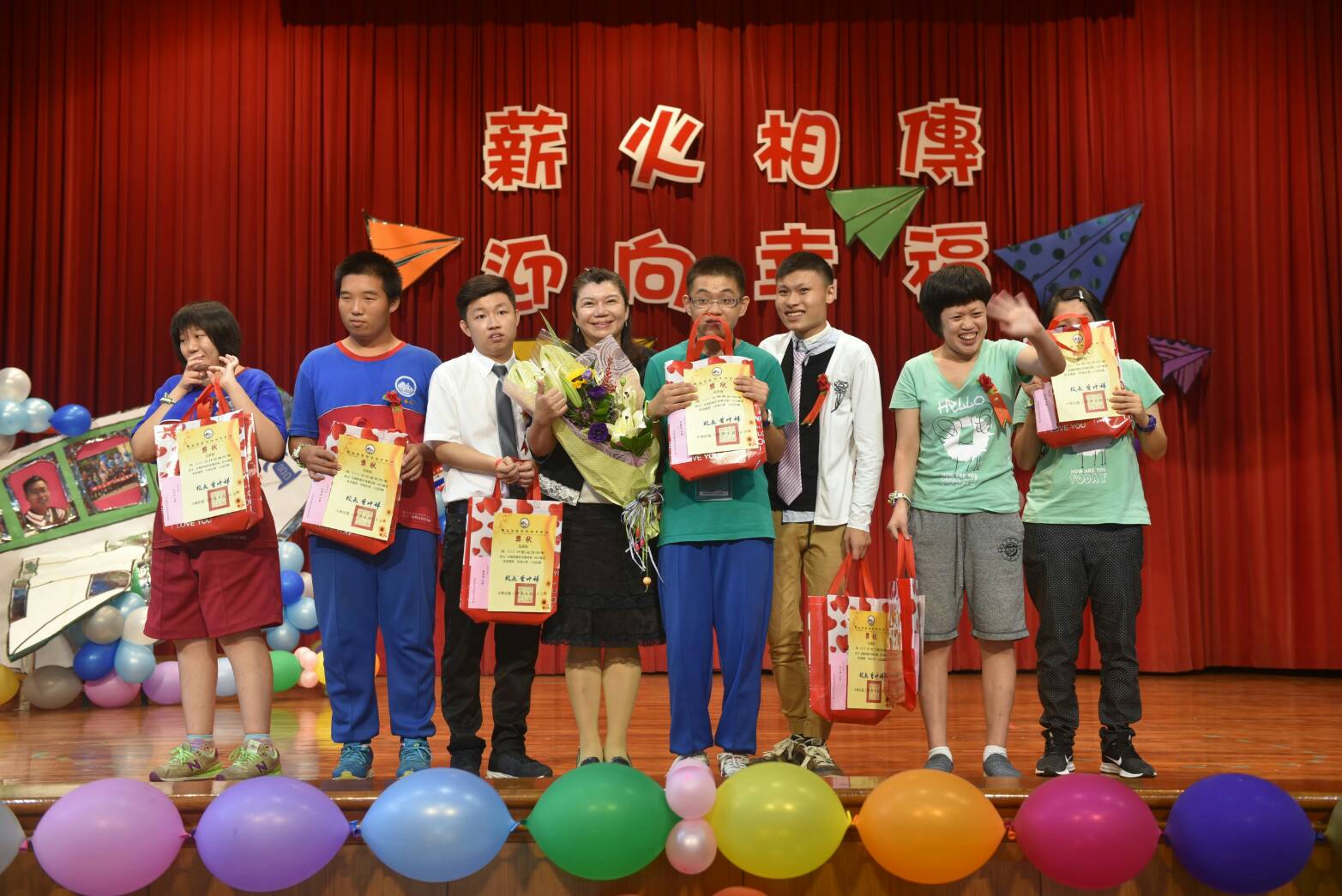  薪火相傳 迎向幸福 不一樣的畢業典禮