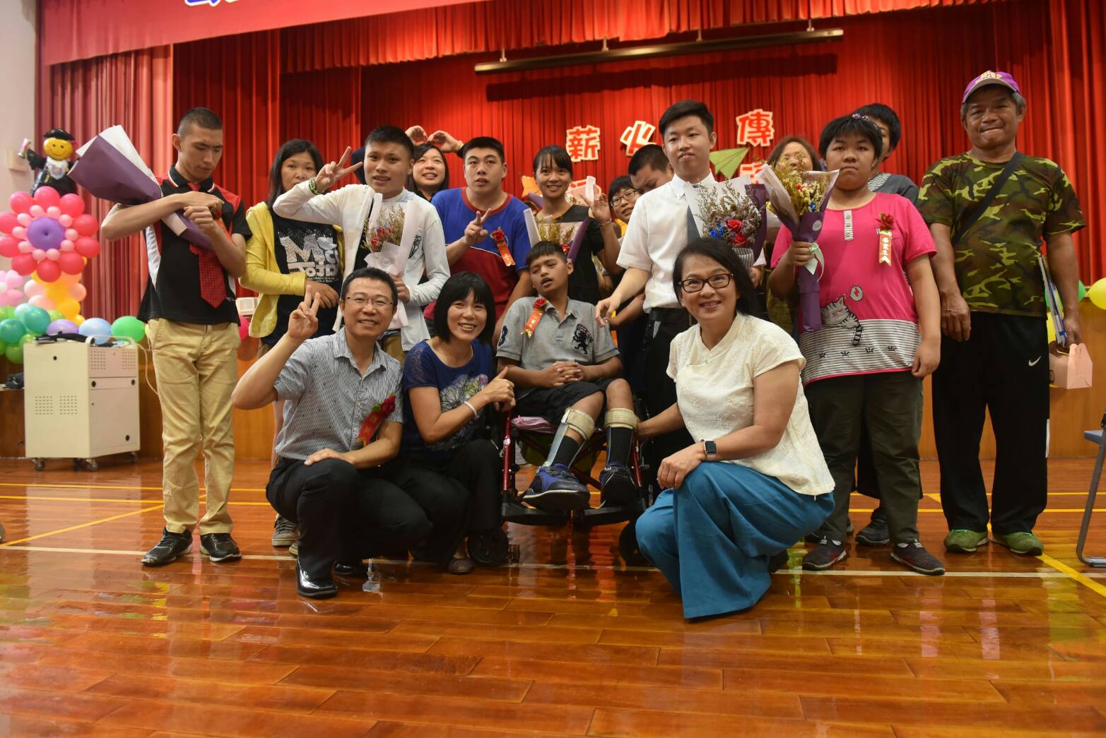  薪火相傳 迎向幸福 不一樣的畢業典禮