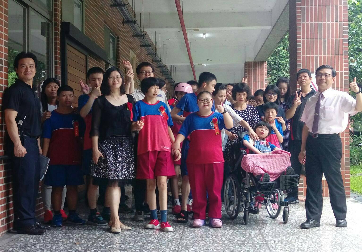  薪火相傳 迎向幸福 不一樣的畢業典禮