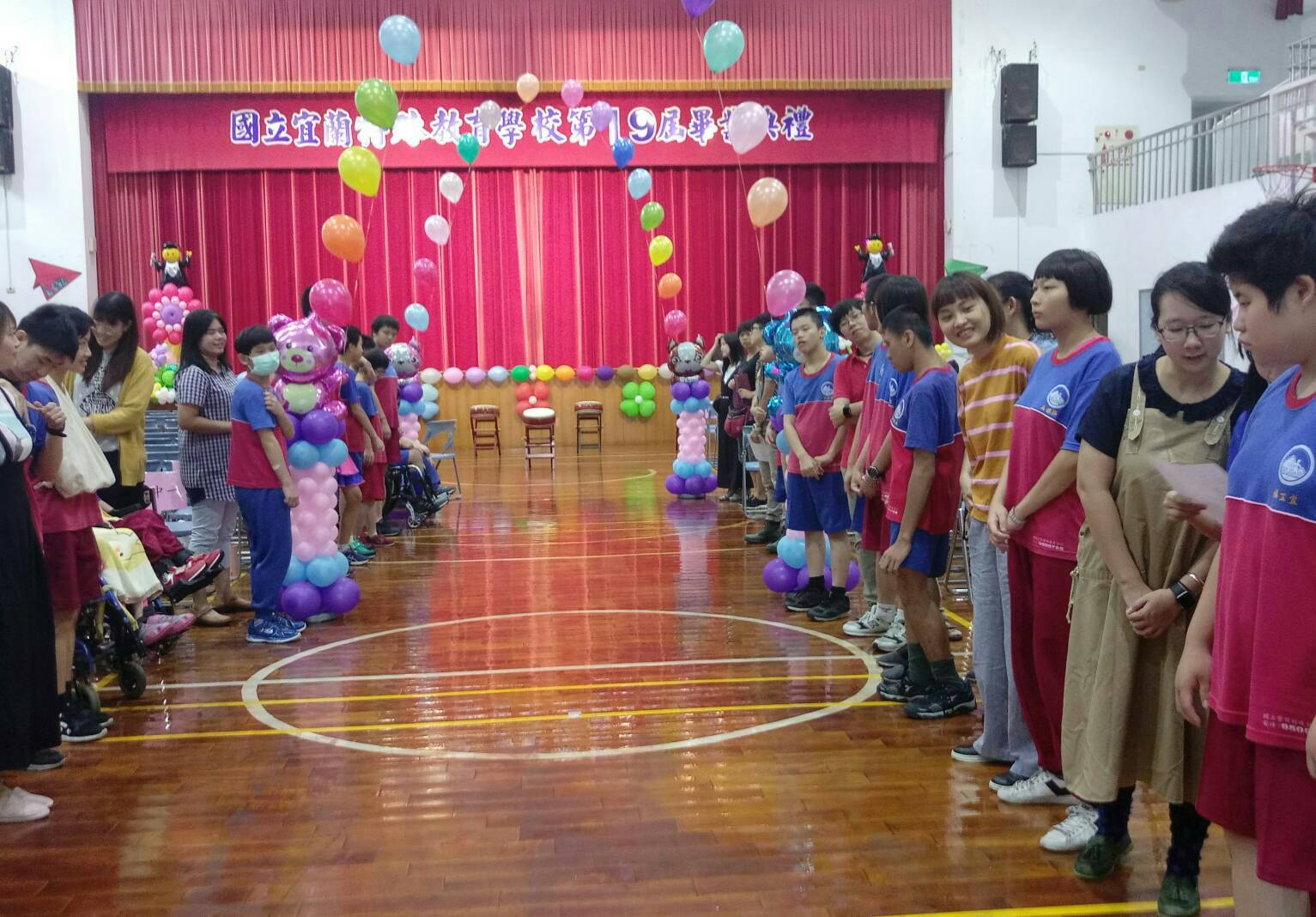  薪火相傳 迎向幸福 不一樣的畢業典禮