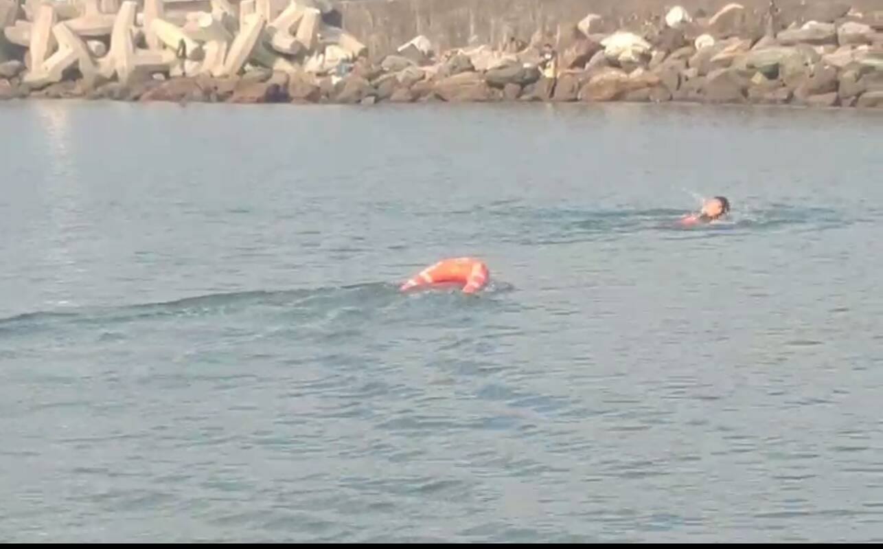 酷暑夏季水上救生頻繁 消防局增添電動救生圈新利器