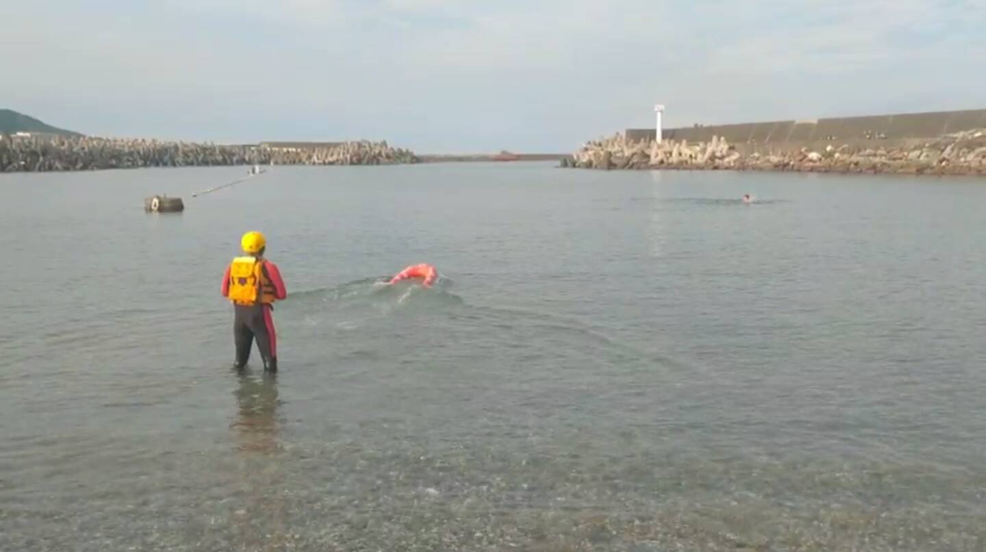 酷暑夏季水上救生頻繁 消防局增添電動救生圈新利器