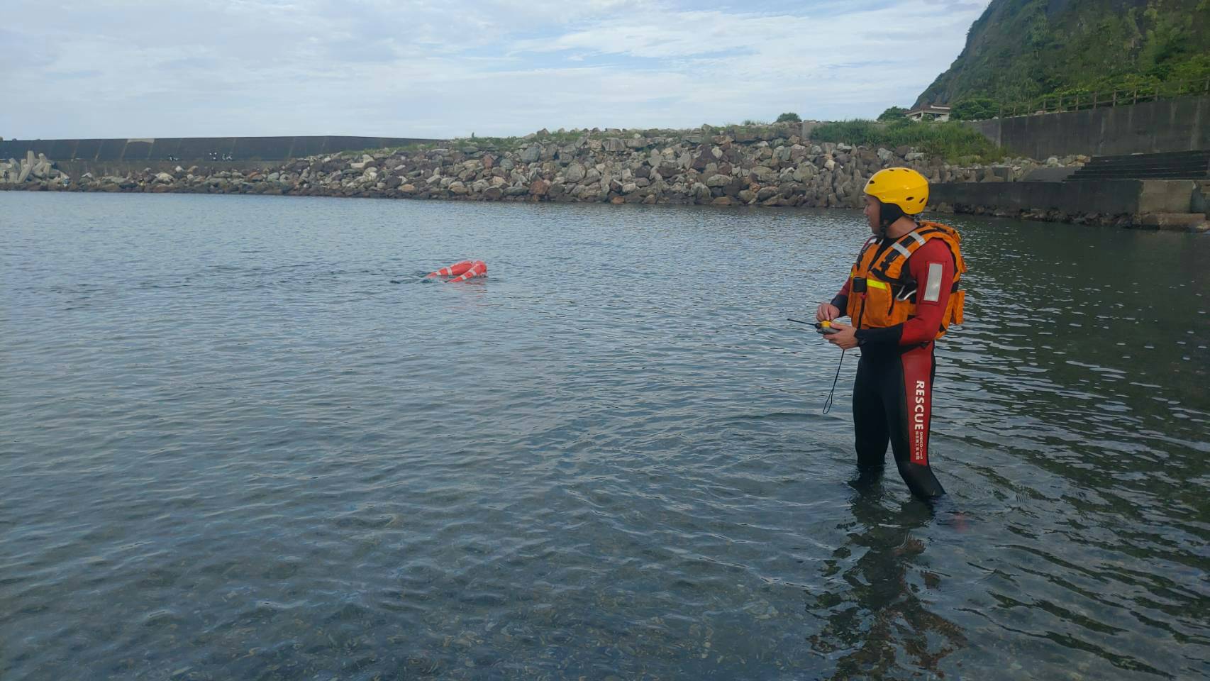 酷暑夏季水上救生頻繁 消防局增添電動救生圈新利器