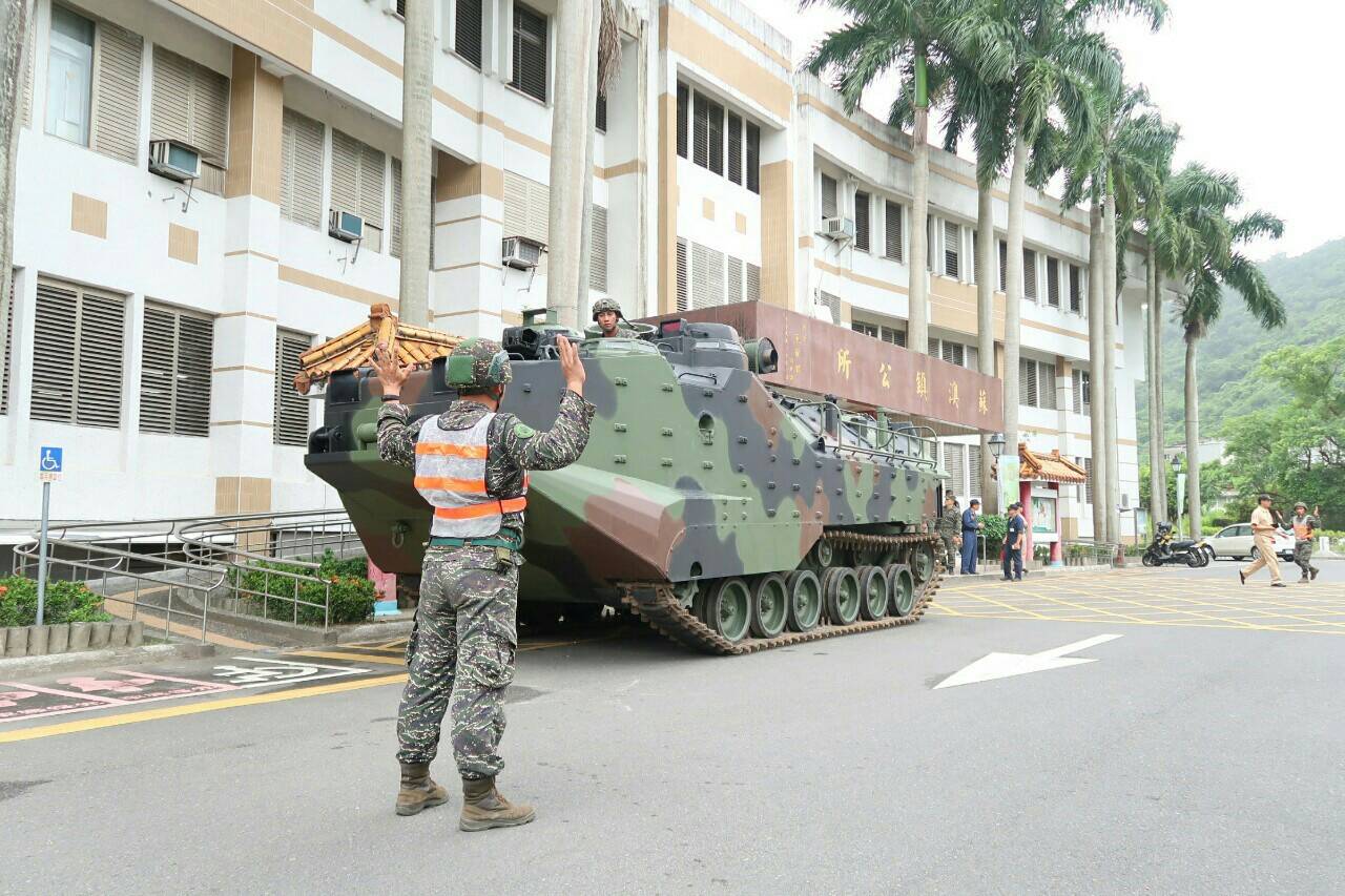 防範颱風來襲 軍方兩棲突擊車進駐蘇澳