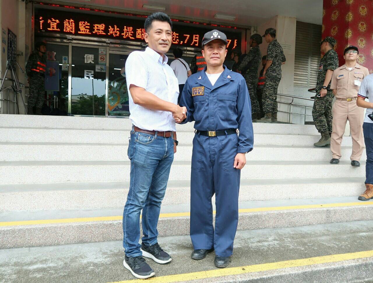 防範颱風來襲 軍方兩棲突擊車進駐蘇澳