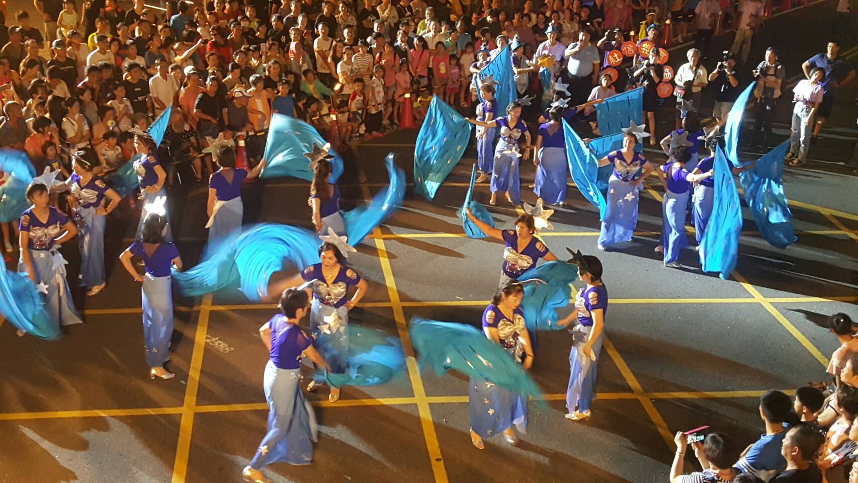 踩街活動進入最高潮 藝穗節今晚將閉幕